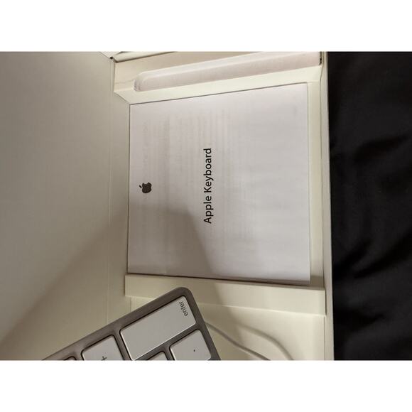 Apple USB Wired Keyboard Numeric Pad Model A1243 White Silver w/ Box & Manual - Picture 9 of 10